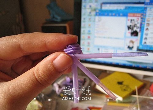 用吸管做玫瑰花的方法图解- www.aizhezhi.com