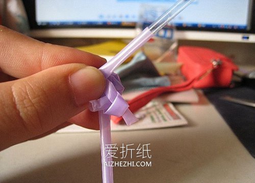 用吸管做玫瑰花的方法图解- www.aizhezhi.com