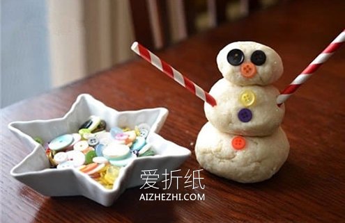 用面粉团做雪人的方法- www.aizhezhi.com