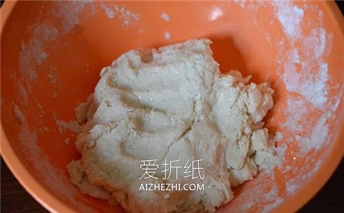 用面粉团做雪人的方法- www.aizhezhi.com