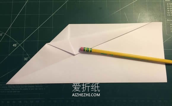 快速、长距离纸飞机的折纸方法图解- www.aizhezhi.com