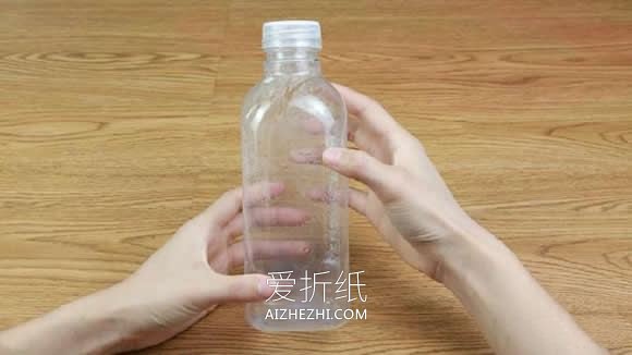 用饮料瓶做笔袋的教程- www.aizhezhi.com