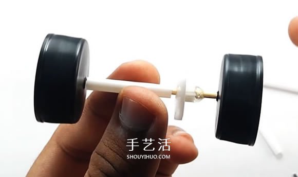 简单自制电动汽车玩具的视频教程- www.aizhezhi.com