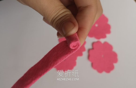 不织布玫瑰花的制作方法- www.aizhezhi.com