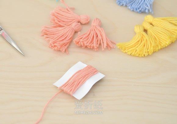 用纱线做流苏的方法- www.aizhezhi.com