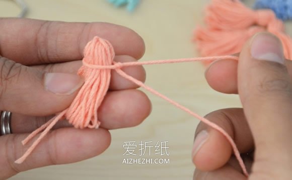 用纱线做流苏的方法- www.aizhezhi.com