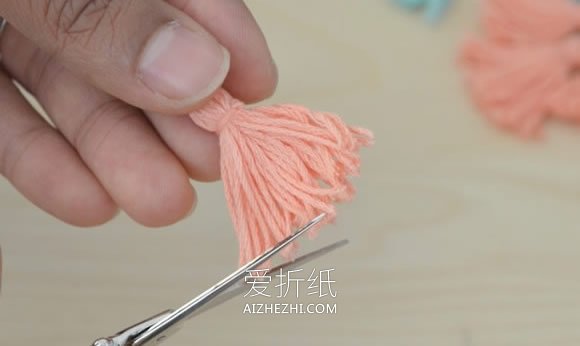 用纱线做流苏的方法- www.aizhezhi.com