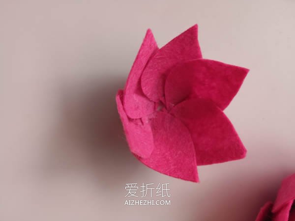 不织布莲花的制作方法图解- www.aizhezhi.com