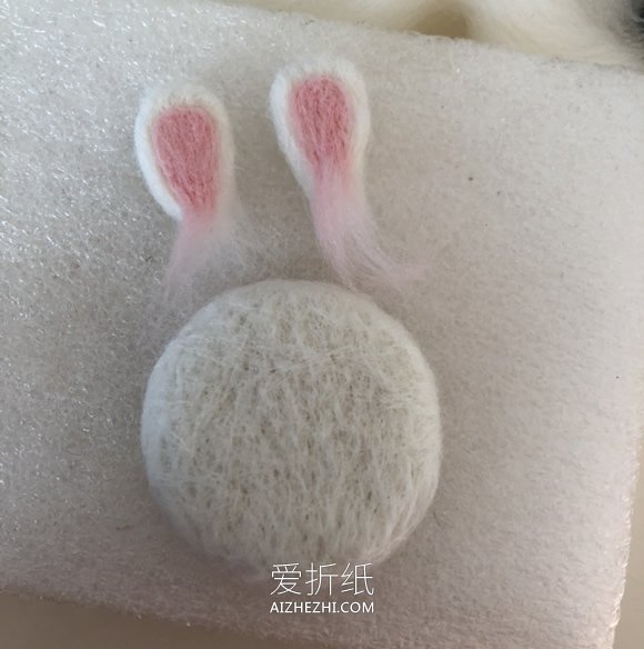 羊毛毡兔子的制作步骤图解- www.aizhezhi.com