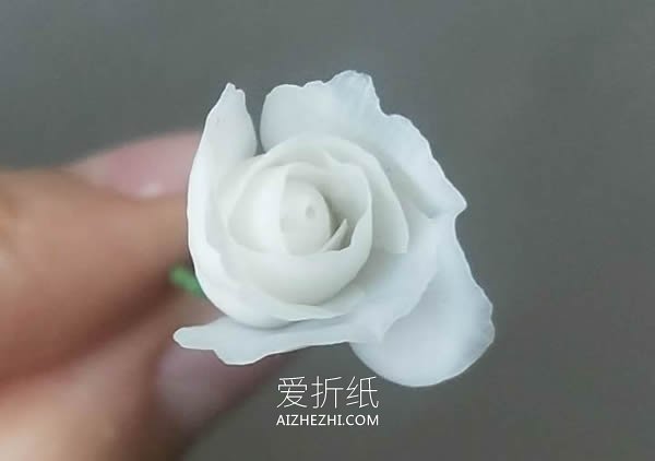 逼真粘土玫瑰花的制作方法- www.aizhezhi.com