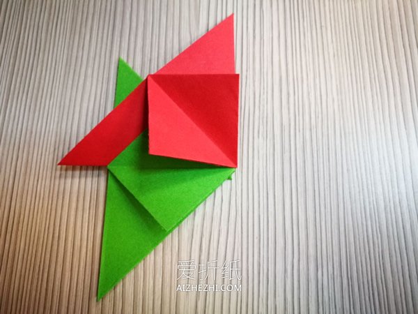 折纸圣诞节一品红花的图解教程- www.aizhezhi.com