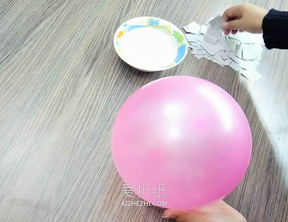 旧光盘废物利用做闪亮灯罩的方法- www.aizhezhi.com