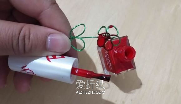 用金属线和指甲油做可爱小花的方法- www.aizhezhi.com