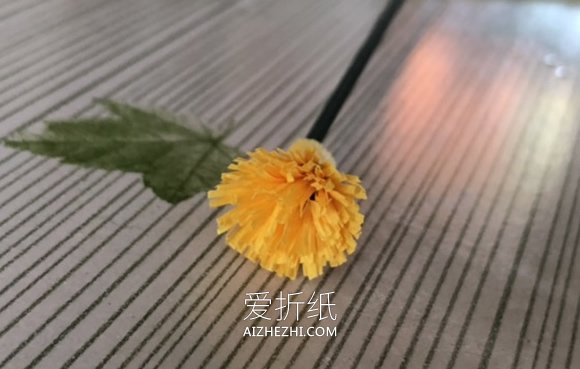 怎么用皱纹纸做小雏菊的教程- www.aizhezhi.com