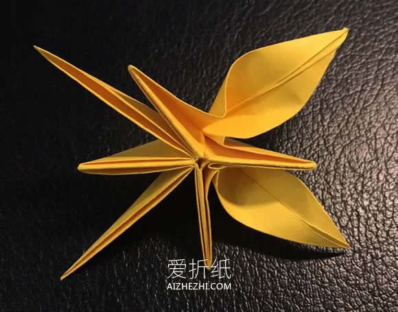 简单四瓣花的折纸图解教程- www.aizhezhi.com