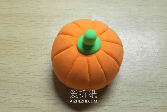 怎么用粘土做万圣节南瓜灯的方法- www.aizhezhi.com