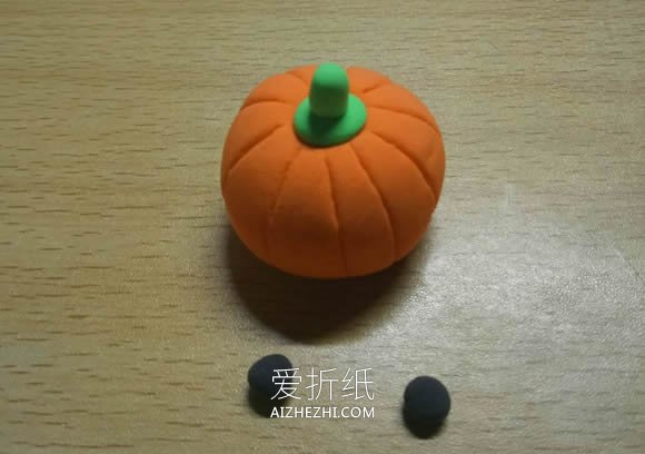 怎么用粘土做万圣节南瓜灯的方法- www.aizhezhi.com