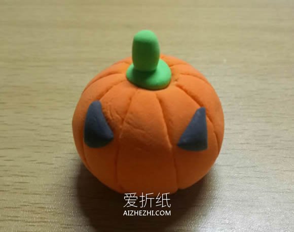 怎么用粘土做万圣节南瓜灯的方法- www.aizhezhi.com