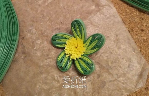 衍纸梅花的制作过程图解- www.aizhezhi.com