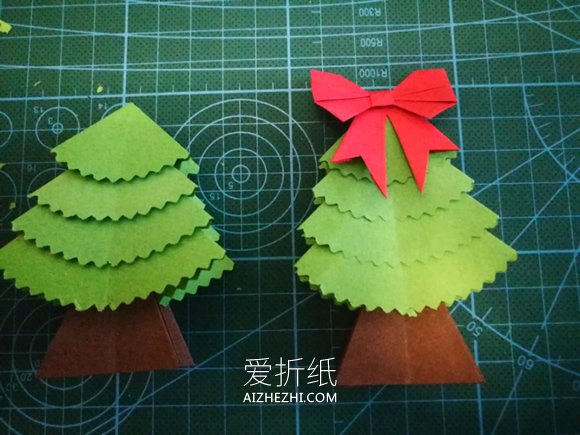 简单平面圣诞树的折法图解- www.aizhezhi.com
