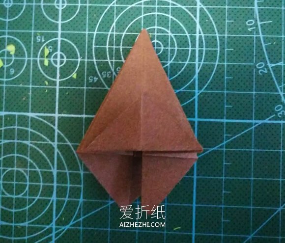 简单平面圣诞树的折法图解- www.aizhezhi.com