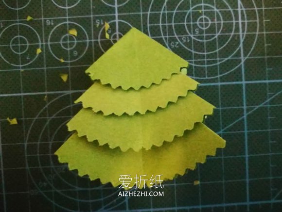 简单平面圣诞树的折法图解- www.aizhezhi.com