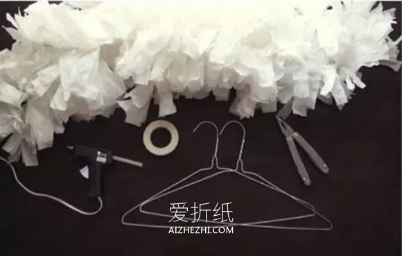 怎么用铁丝衣架做天使翅膀的方法- www.aizhezhi.com