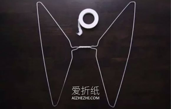 怎么用铁丝衣架做天使翅膀的方法- www.aizhezhi.com