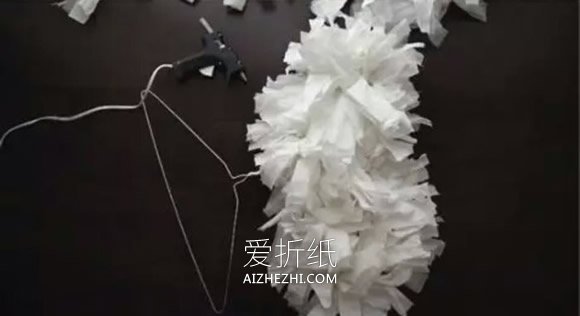 怎么用铁丝衣架做天使翅膀的方法- www.aizhezhi.com