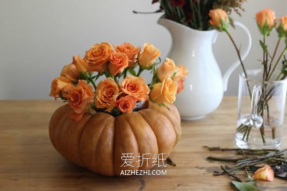 怎么用南瓜做感恩节插花花瓶的方法- www.aizhezhi.com