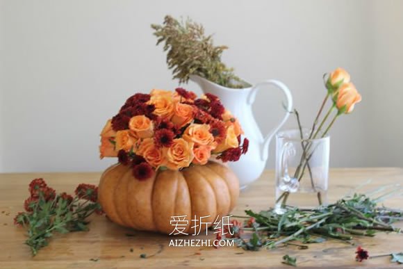 怎么用南瓜做感恩节插花花瓶的方法- www.aizhezhi.com