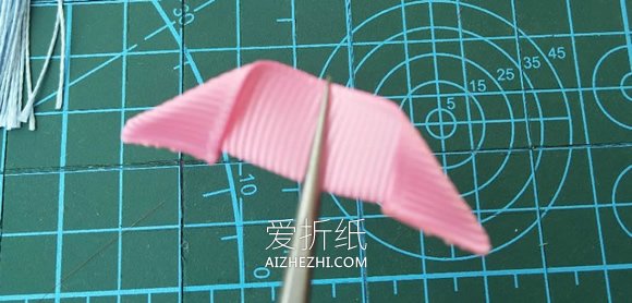 怎么用罗纹带做六瓣花的方法教程- www.aizhezhi.com