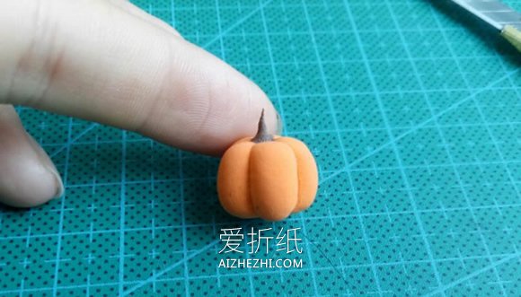 怎么用粘土做迷你南瓜的方法- www.aizhezhi.com