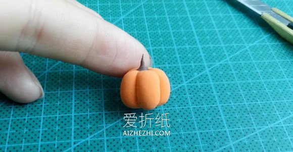 怎么用粘土做迷你南瓜的方法- www.aizhezhi.com