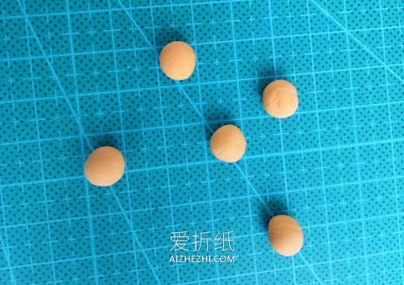 怎么用粘土做迷你南瓜的方法- www.aizhezhi.com