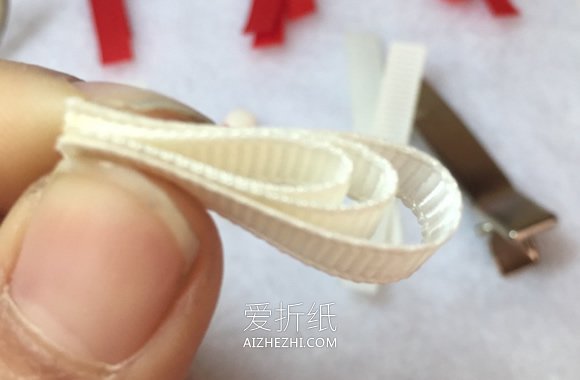 怎么用罗纹带做儿童雪花发夹的方法- www.aizhezhi.com
