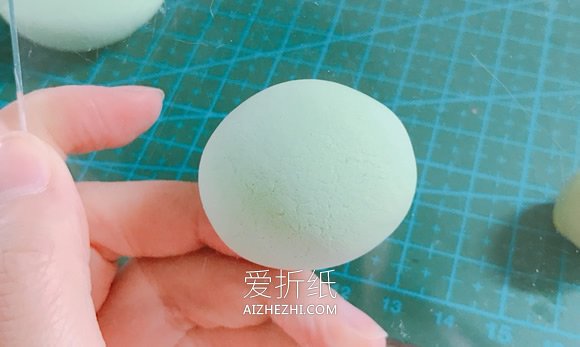 怎么用粘土做兔子冰箱贴的方法图解- www.aizhezhi.com