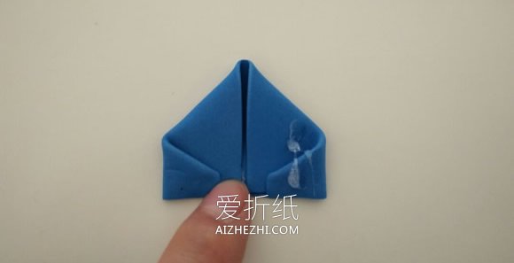 怎么用泡沫纸做玫瑰花的方法图解- www.aizhezhi.com