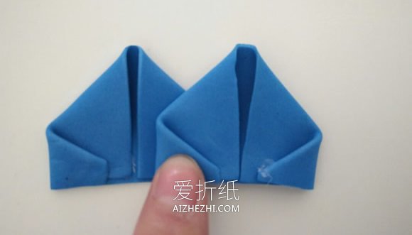 怎么用泡沫纸做玫瑰花的方法图解- www.aizhezhi.com