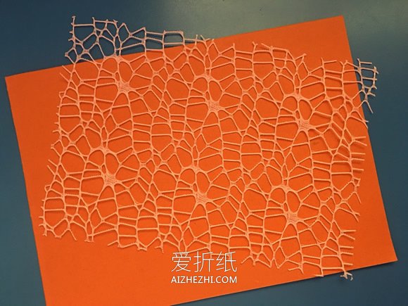 怎么简单用泡沫纸做花束礼物的方法- www.aizhezhi.com