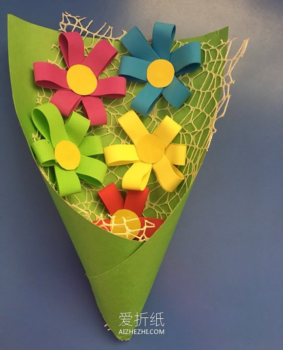 怎么简单用泡沫纸做花束礼物的方法- www.aizhezhi.com