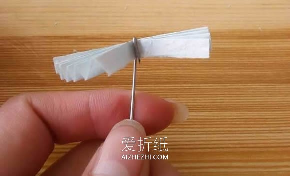 怎么用手揉纸做满天星的方法教程- www.aizhezhi.com