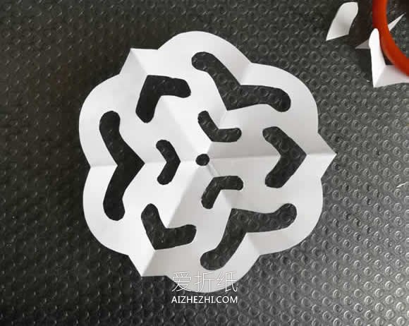 四种简单易学的怎么剪纸雪花的教程- www.aizhezhi.com