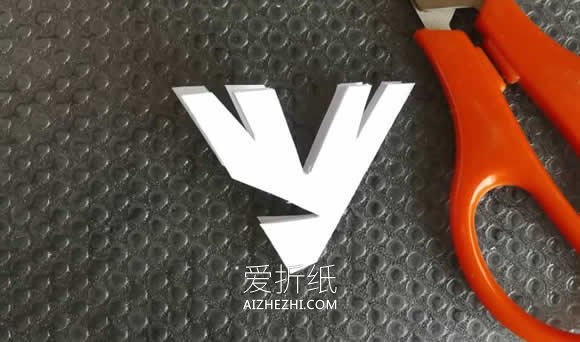 四种简单易学的怎么剪纸雪花的教程- www.aizhezhi.com