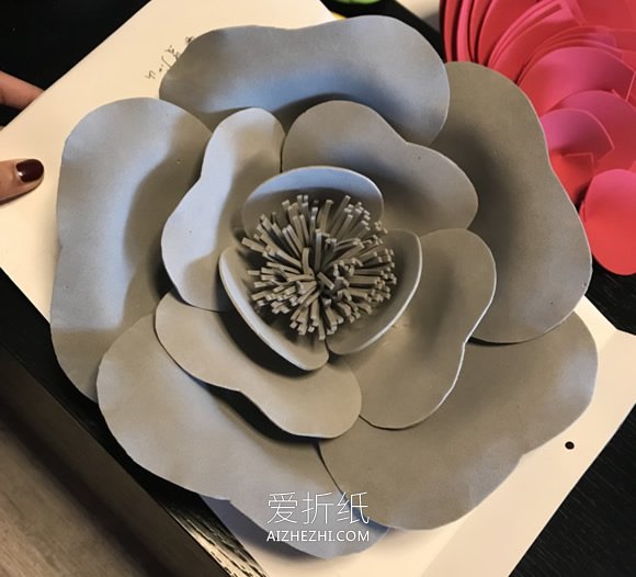 怎么用海绵纸做立体花朵的方法教程- www.aizhezhi.com
