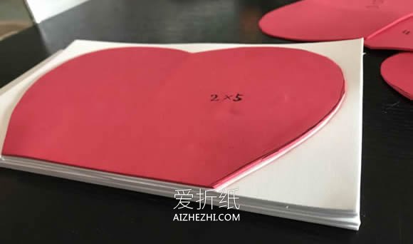 怎么用海绵纸做立体花朵的方法教程- www.aizhezhi.com