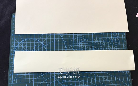 怎么用彩纸做圣诞花环的简单方法教程- www.aizhezhi.com
