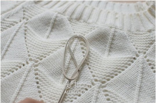怎么用皮绳改造旧毛衣的方法图解- www.aizhezhi.com