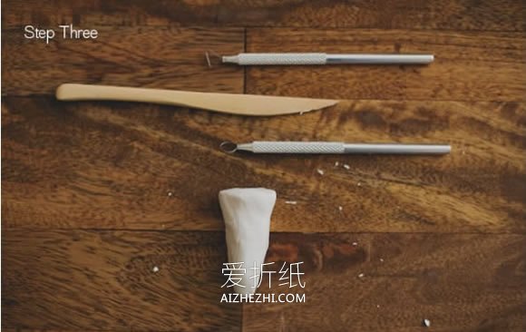 怎么用软陶做山羊头骨小饰品的方法- www.aizhezhi.com