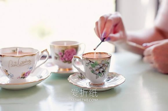 怎么用陶瓷杯做茶杯蜡烛装饰的简单方法- www.aizhezhi.com